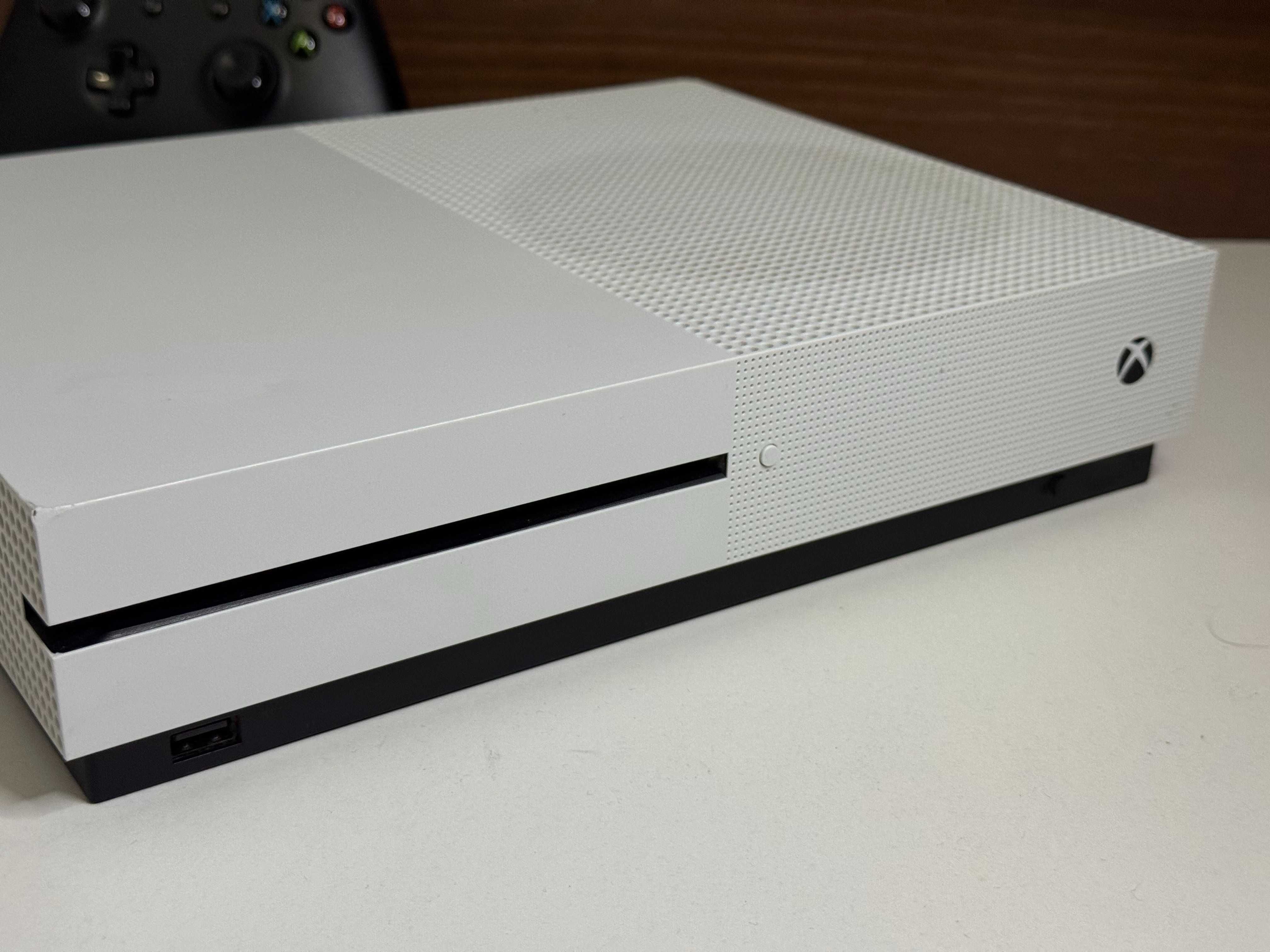 Konsola XBOX ONE S 1TB z Padem i Napędem