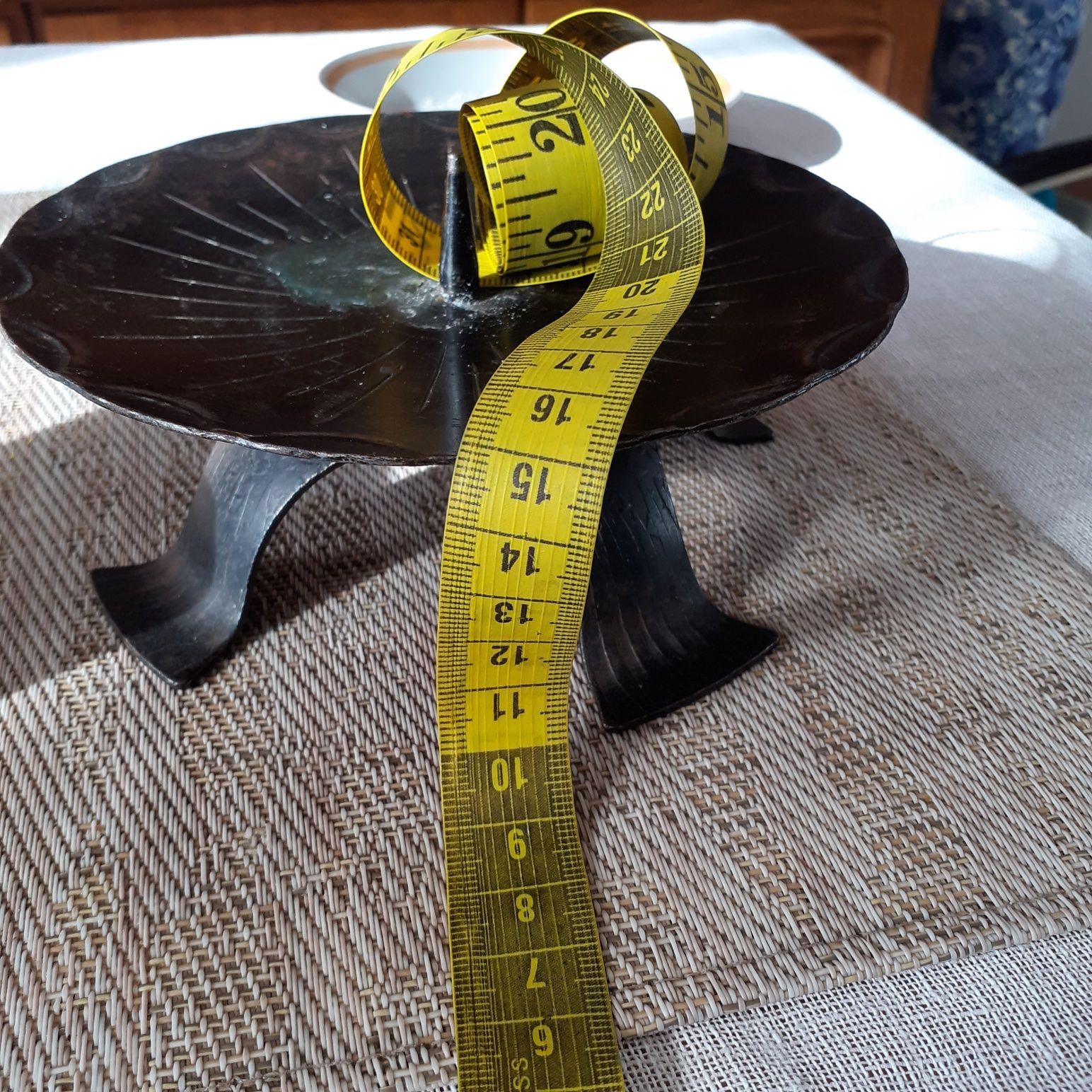 Metalowy świecznik średnicy 15 cm