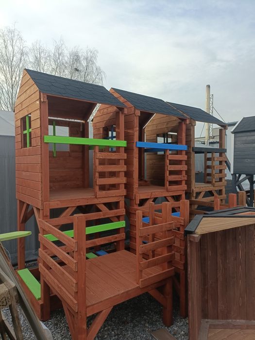 Plac zabaw , domek drewniany, domek dla dzieci, huśtawka, zjeżdżalnia,