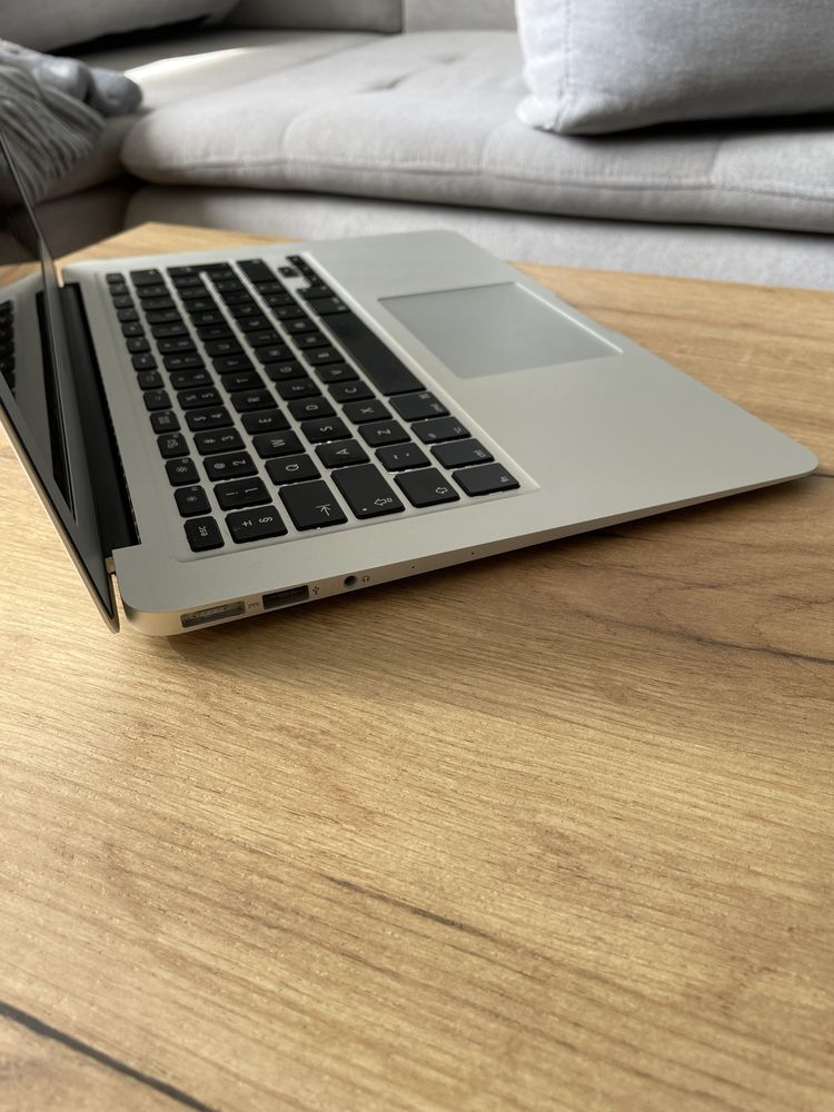 Mac Book Air 13-inch 2017