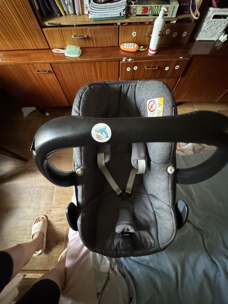 автолюлька з базою Maxi-Cosi