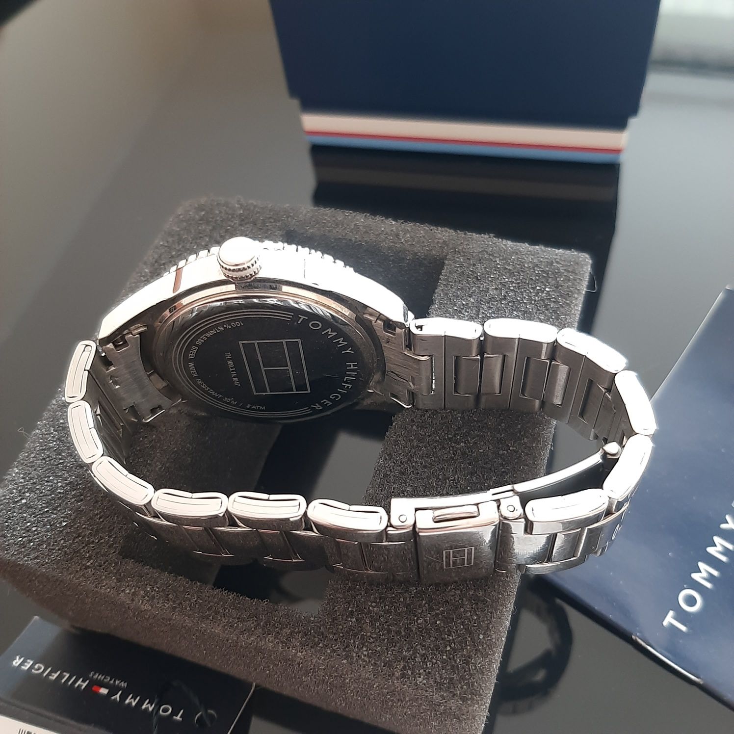 Zegarek Tommy Hilfiger,  super stan, jak nowy