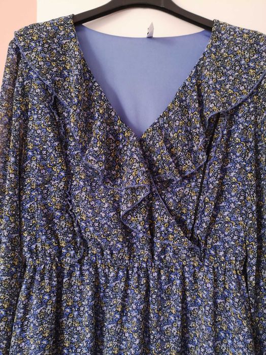 Niebieska sukienka w kwiaty House rozm M.