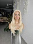 Długa peruka Kamila bardzo jasny blond naturalne stopniowanie włosów
