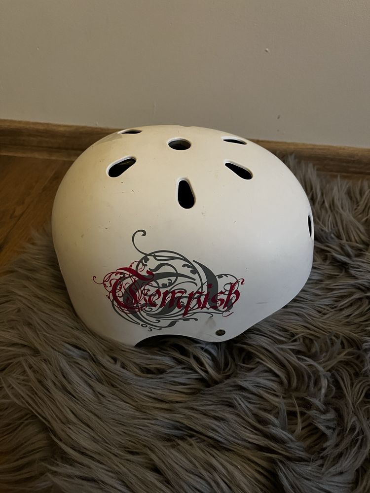 Kask biało różowy ochronny na rolki rowerowy