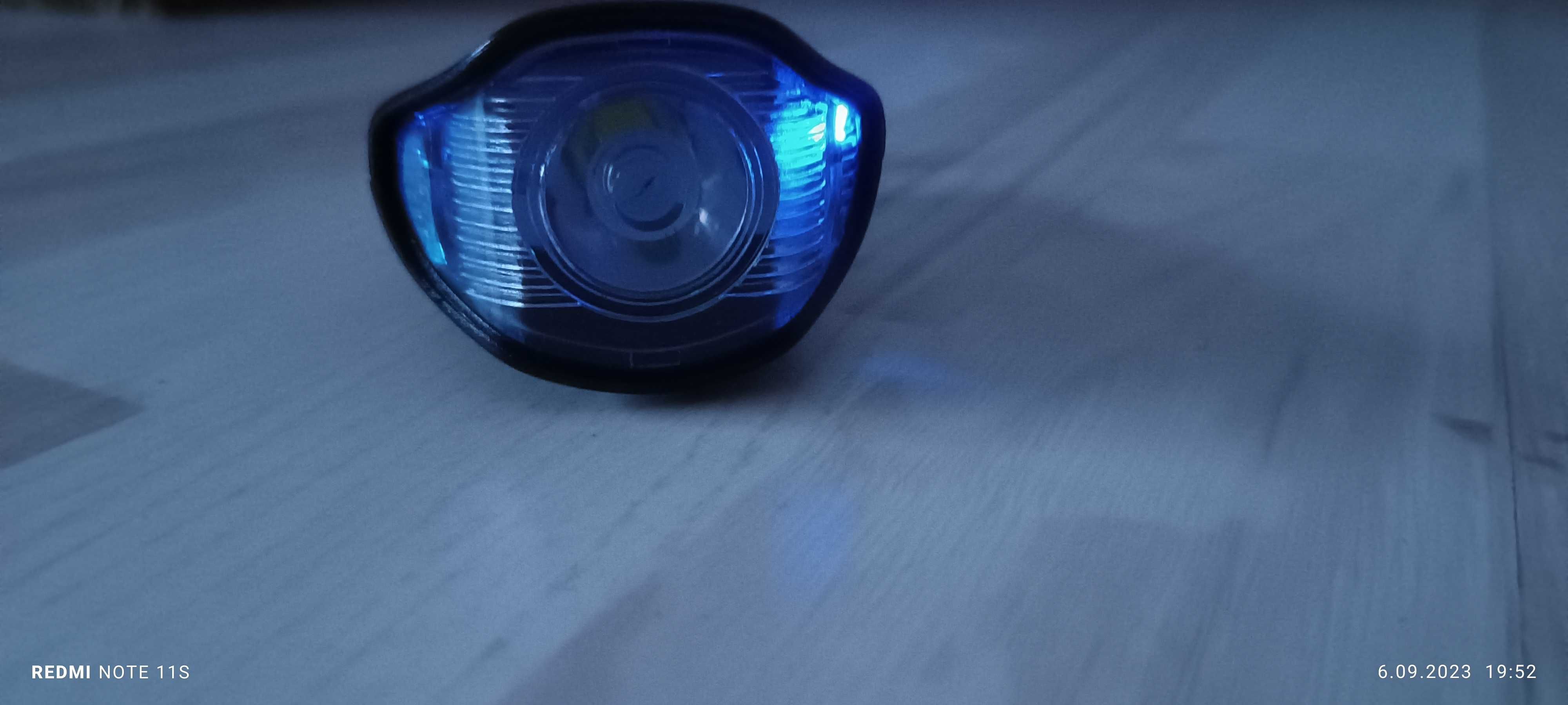 Lampa rowerowa z wyświetlaczem i licznikiem