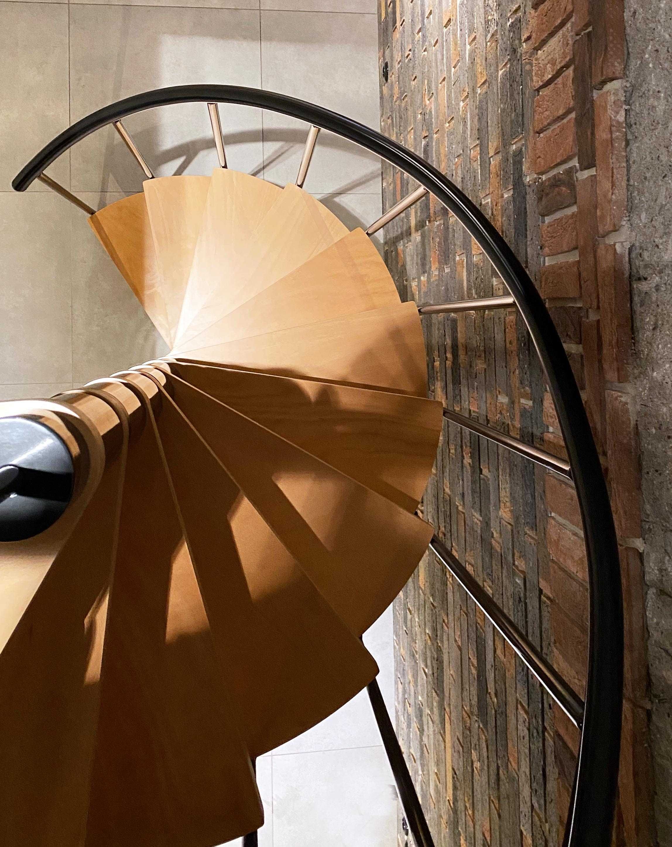 Nowoczesne schody spiralne Las Vegas Antracyt/ BUK fi 120 cm