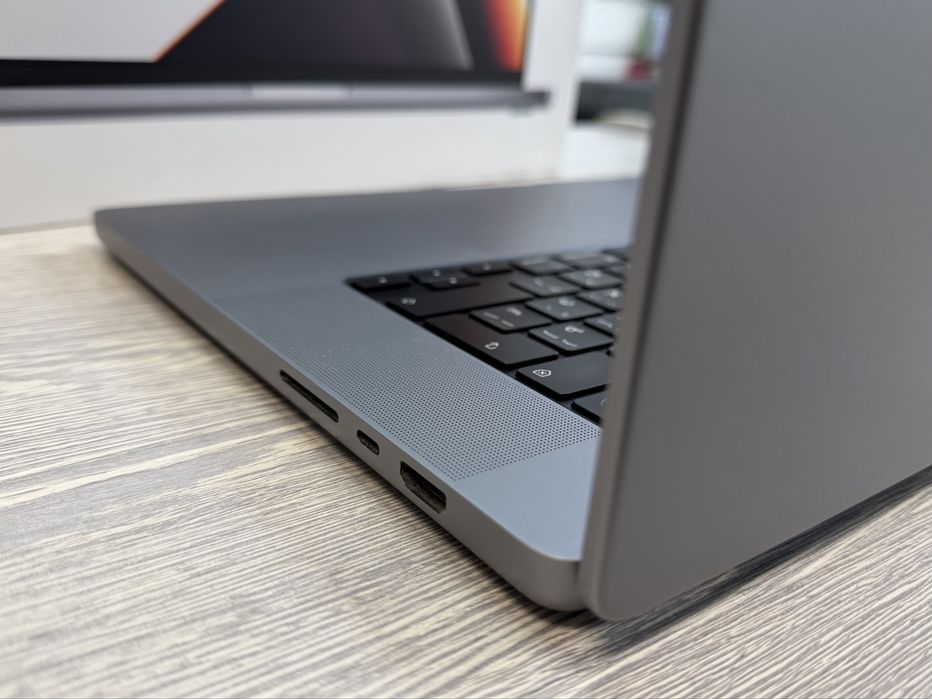 MacBook Pro 16  M1 Pro / RAM 32 / SSD 512 GB / 10 CPU / 16 GPU