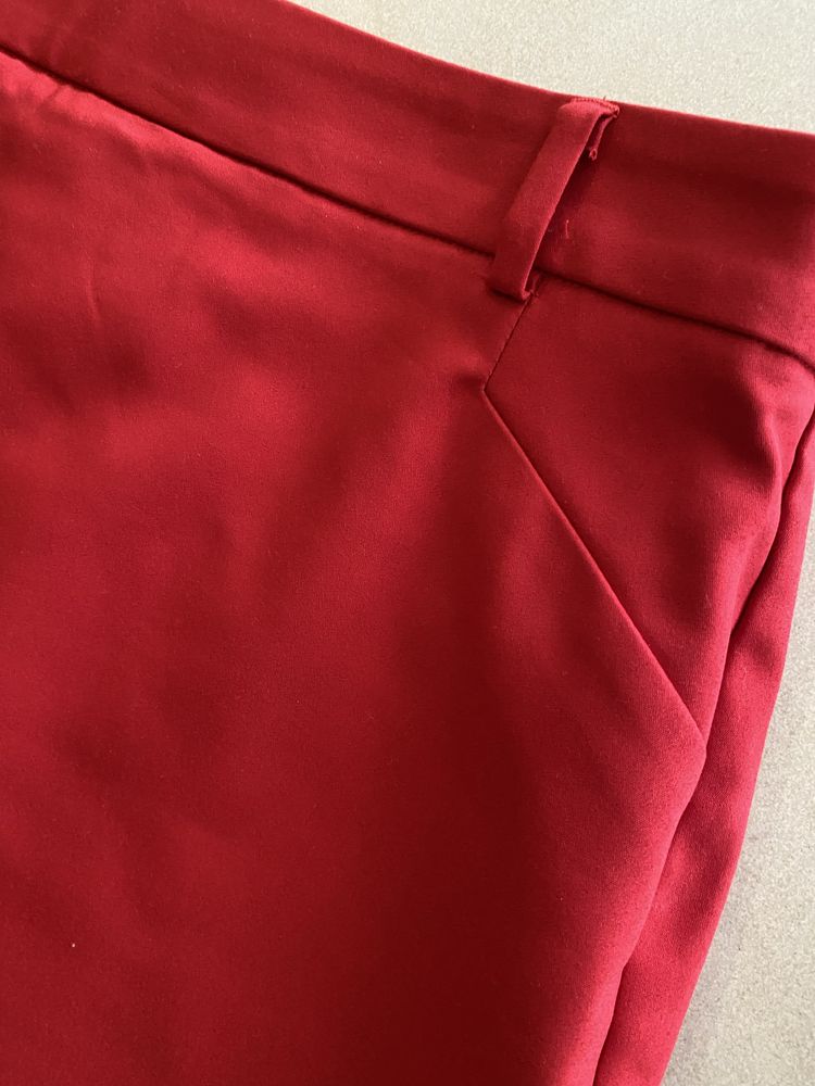 Czerwona spódnica 40