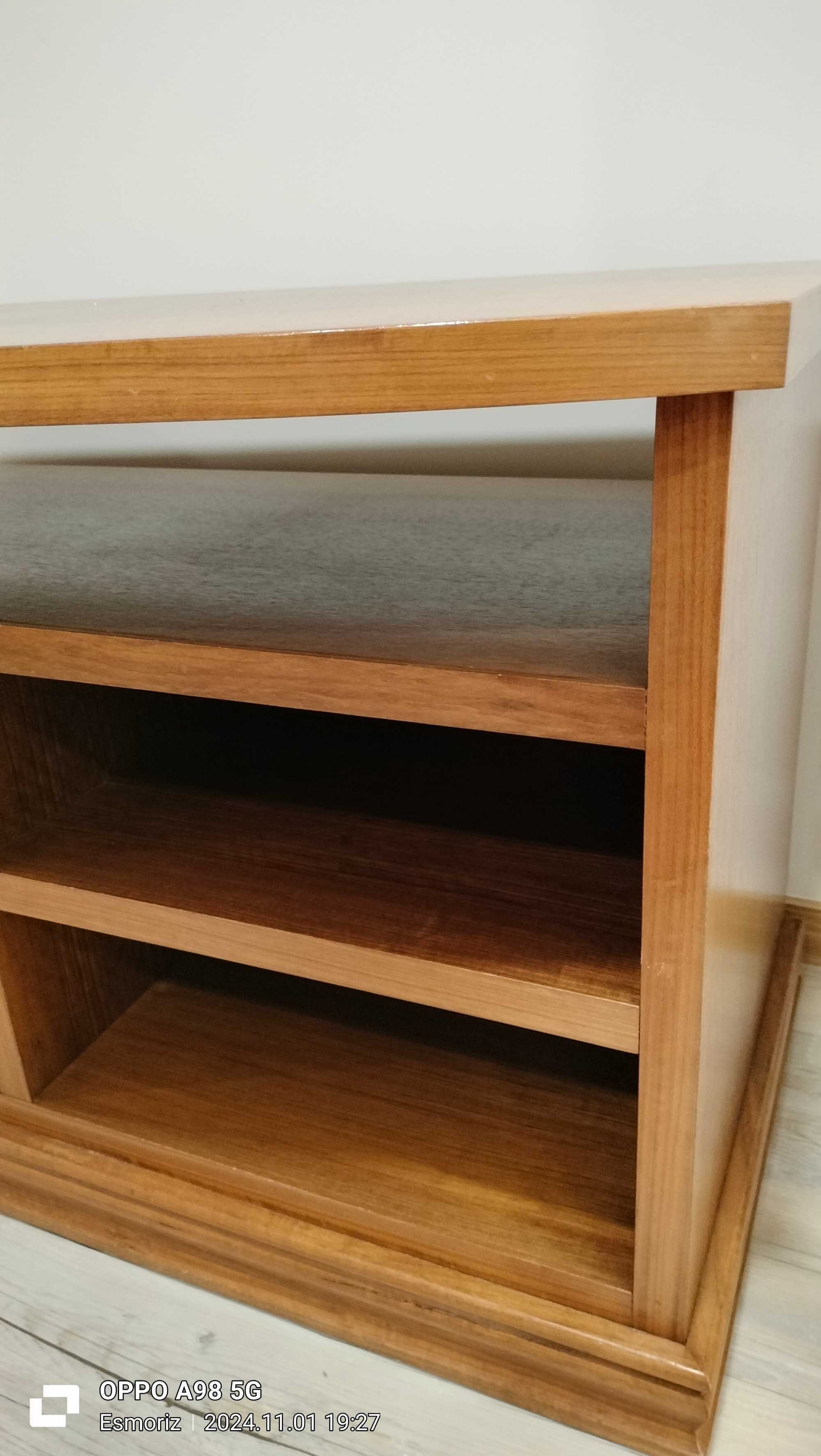 Mesa TV em madeira de Mutene