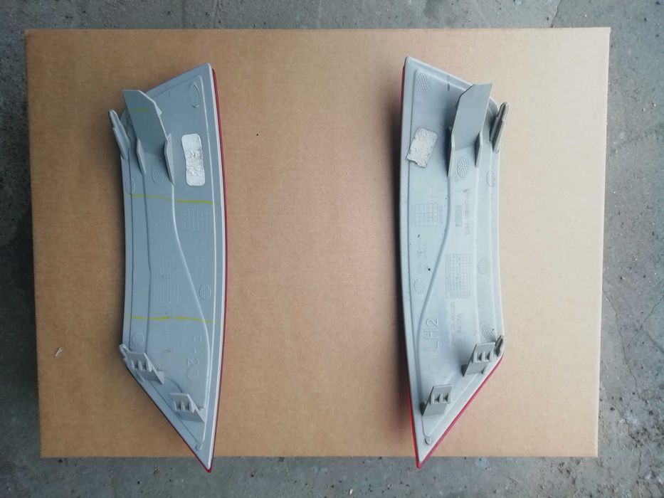 Катафоти (відбивачі) на задній бампер Форд Ескейп 2013-2019 роки