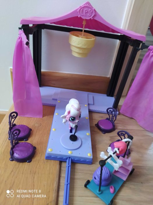 Scena pet shop, 1 figurka, krzesła i wieszak lps
