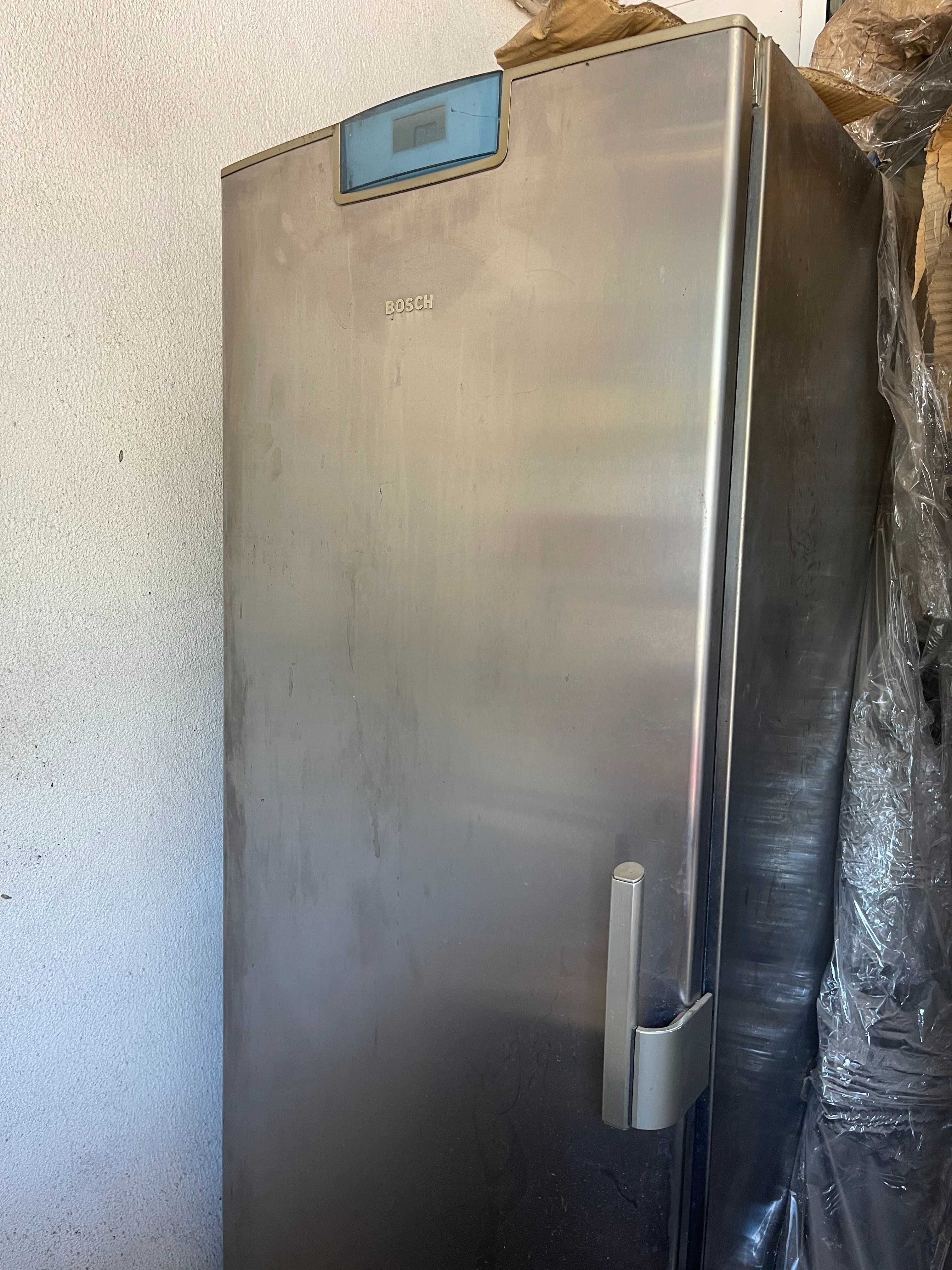 Arca Congeladora e Frigorífico Verticais Bosch – Inox