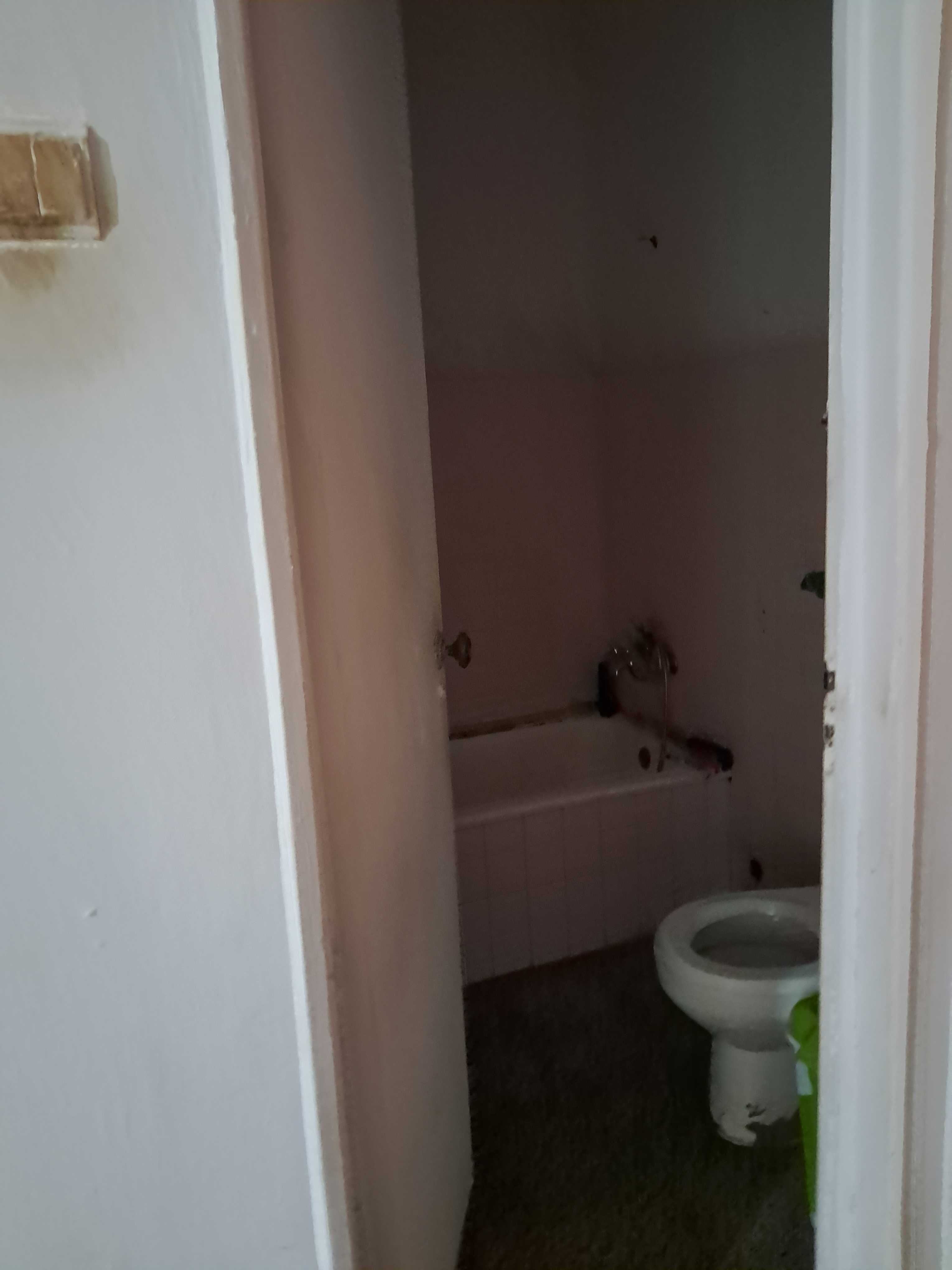 Vende-se Apartamento T1 Av Antonio Sergio PARA REMODELAR
