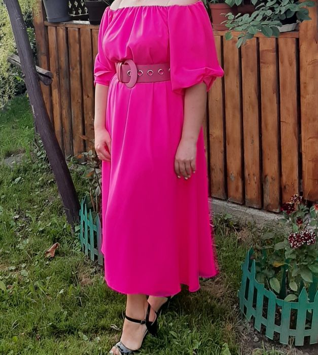 Плаття нарядне рожевого кольору 42 розмір