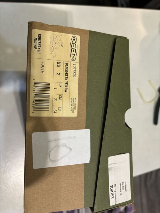 Продам черевики Keen