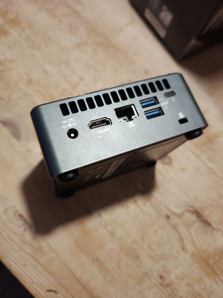Intel NUC 10 – Mini PC 10. generacji Intel Core i5 Thunderbolt 3 USB-C