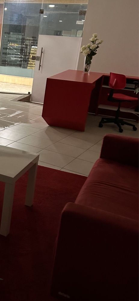 Balcão recepção vermelho