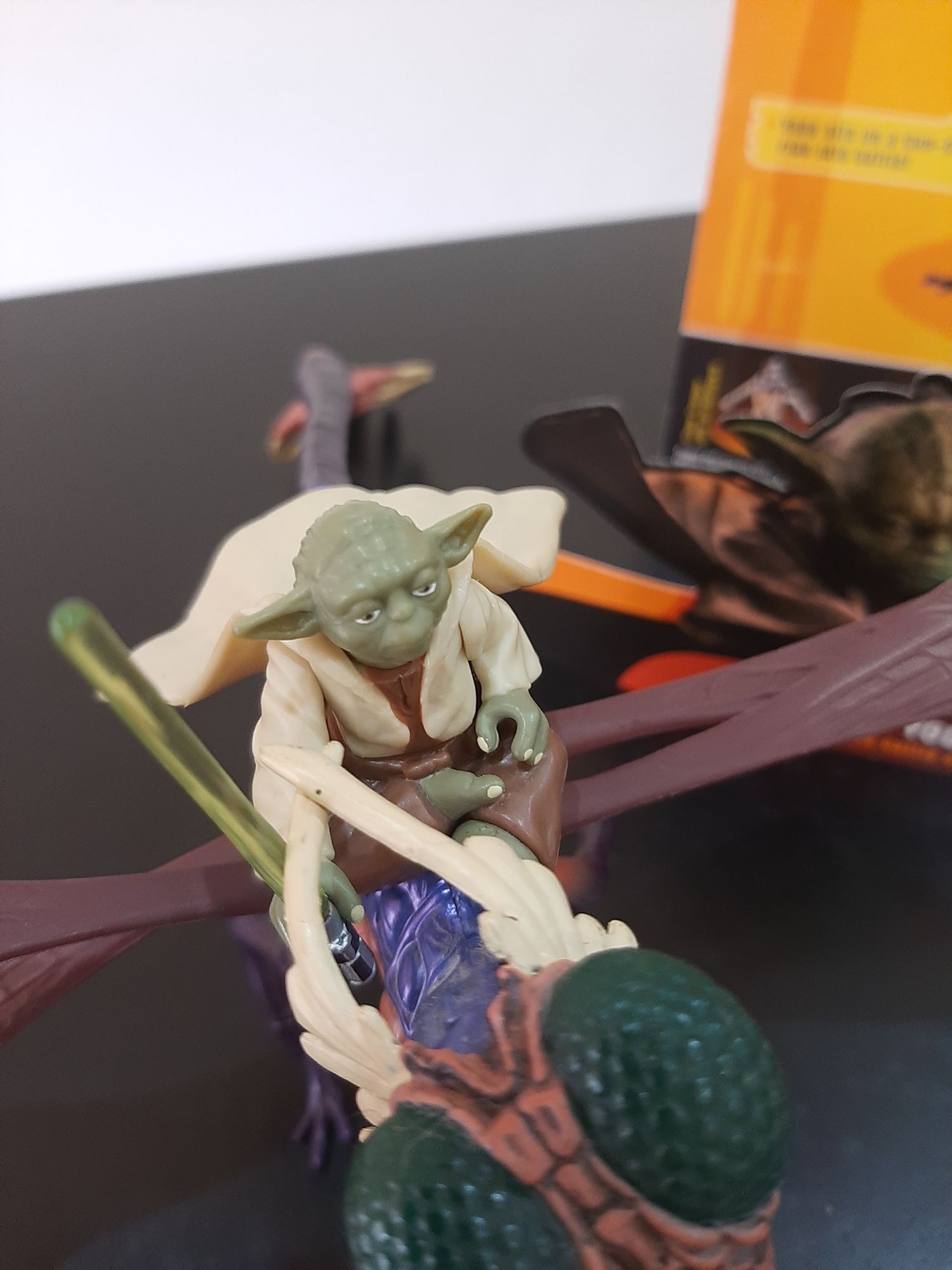 Star Wars - Yoda fly into Battle - Raro