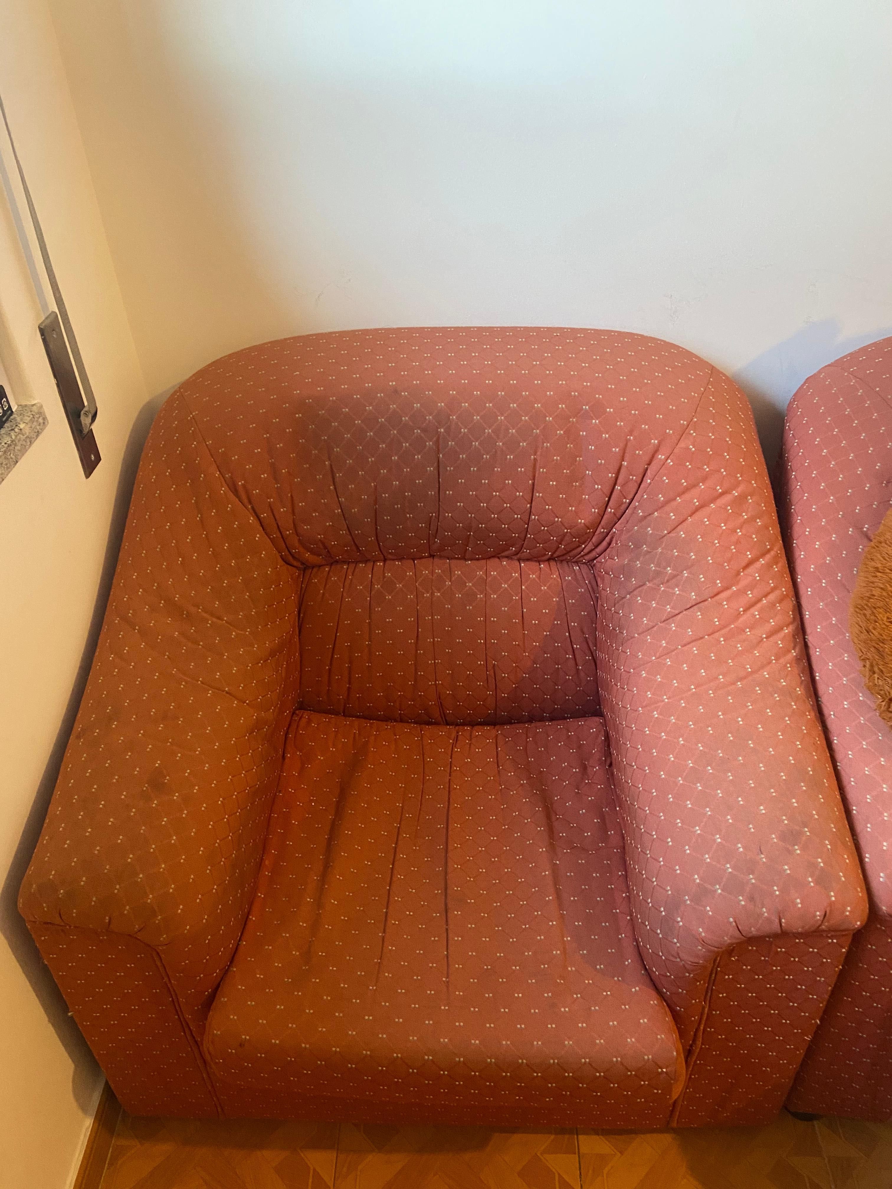 Vendo sofás um deles sendo sofá cama  para desocupar espaço