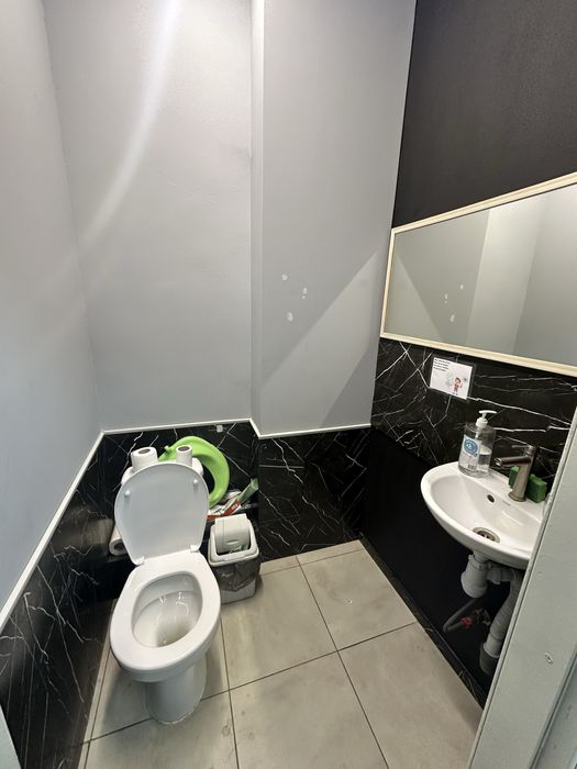 224 м² у центрі — ідеально для дитячого або навчального центру.