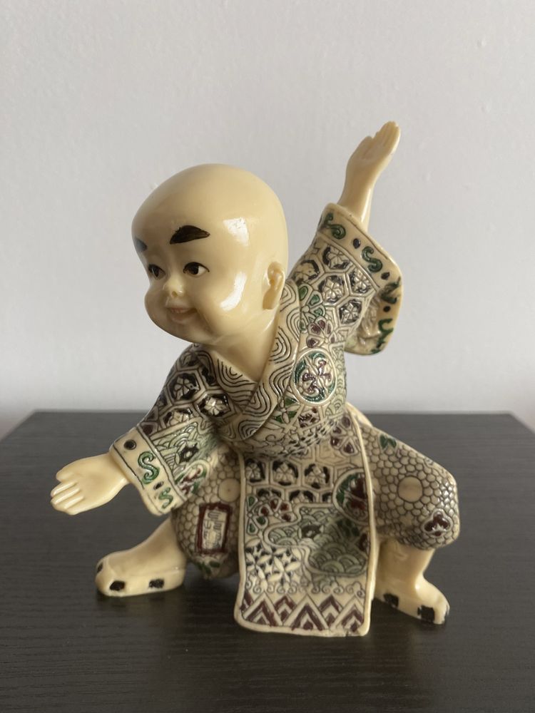 Conjunto Três figuras Monges (Kung Fu/Tai Chi) em resina da China.