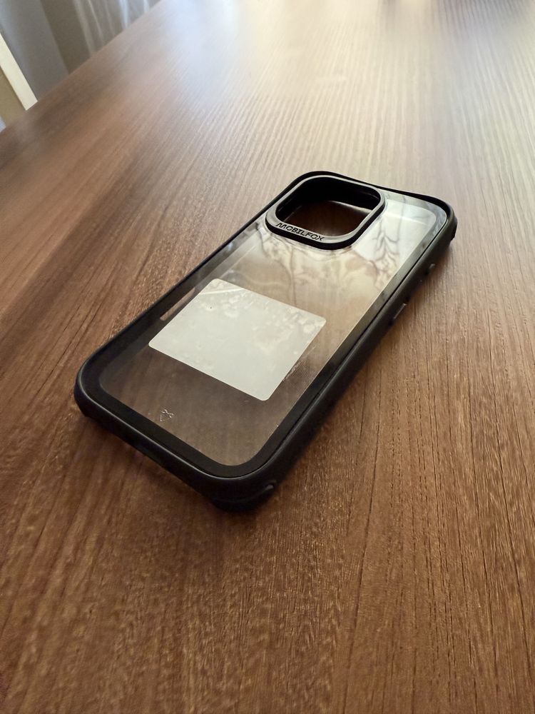 Sprzedam etui z mobilfoxa do iphone 16 pro