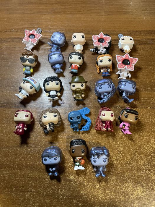 Продам 23с 24 фігурок кіндер джой дуже дивні дива