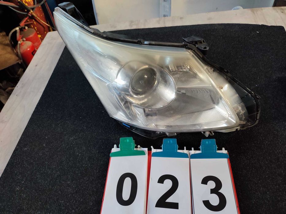 Toyota Avensis III
Lampa przednia PRAWA / Reflektor PRAWY