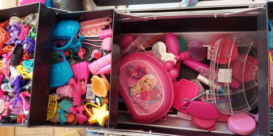 Lalki Barbie wyposażenie do domkui mnóstwo akcesoriów