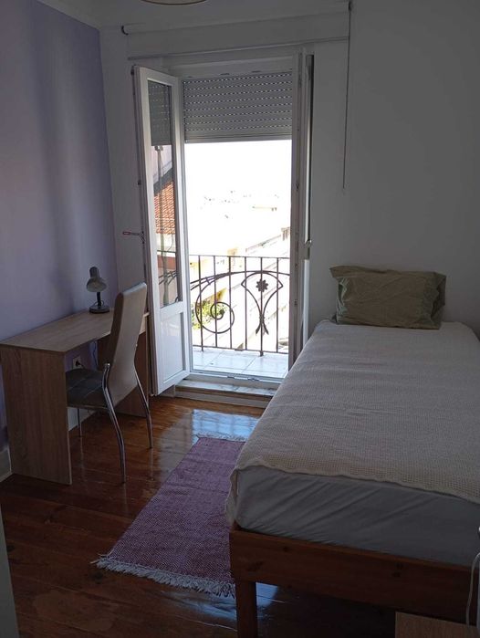 Arrenda-se Quarto (12 m2) - perto IST - com vista para Tejo