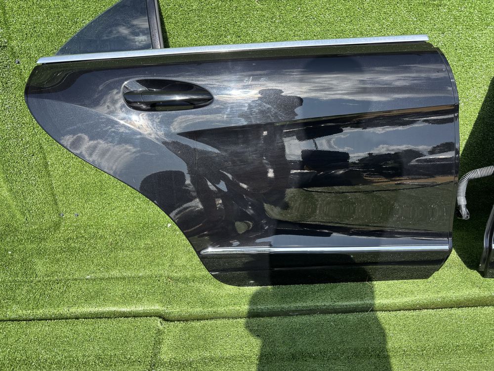 Двері задні праві Mercedes CLS w218 в чорному 197 кольорі