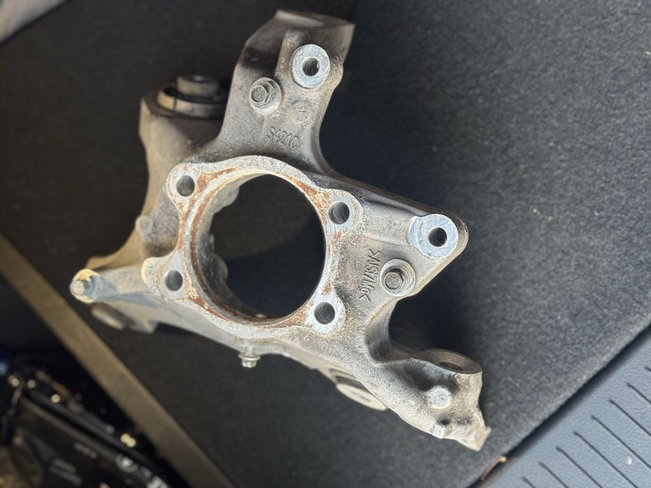 Цапфа Ford Mustang Mach‑E задня права