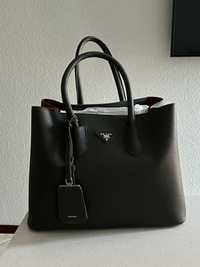 Жіноча сумка від Prada