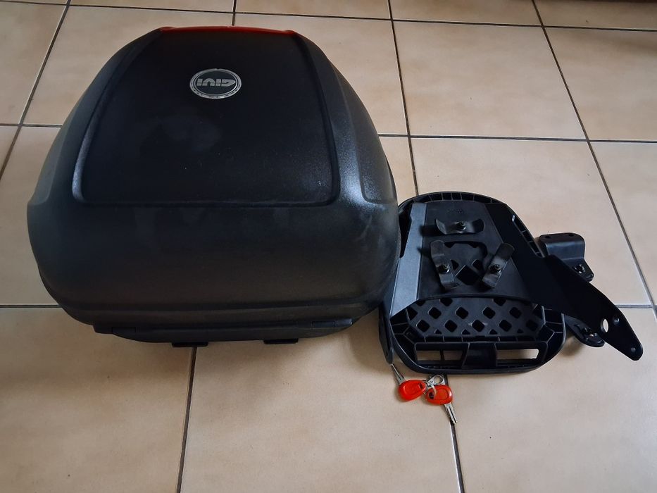 Kufer centralny givi z płytą i kluczykami
