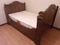 Cama de casal antiga