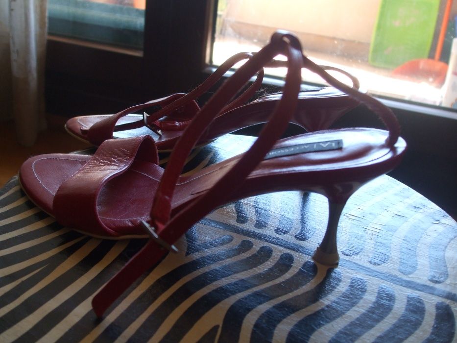 Sandálias vermelhas
