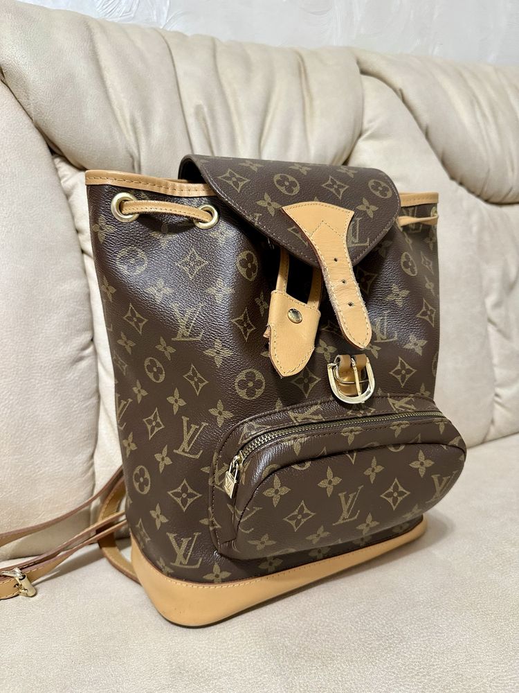 Рюкзак від Louis Vuitton