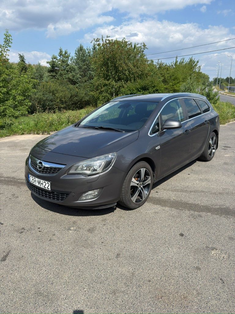 Sprzedam opel Astra j 1.4 turbo 140 km