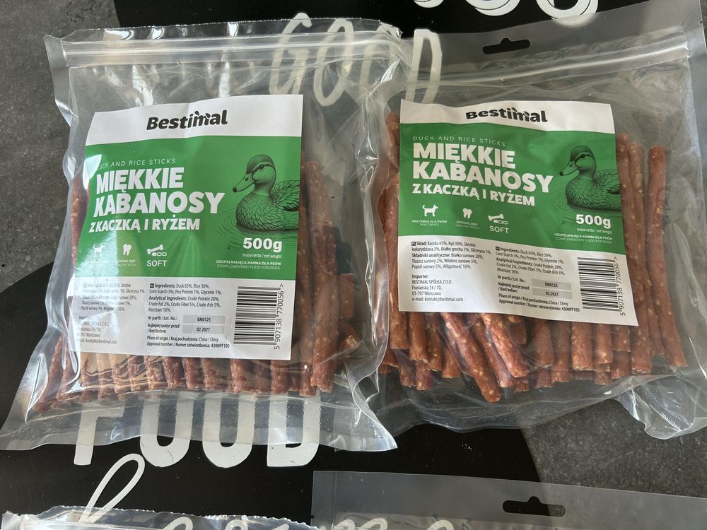 Miękkie kabanosy z kaczką i ryżem. Przysmak dla pupila.
