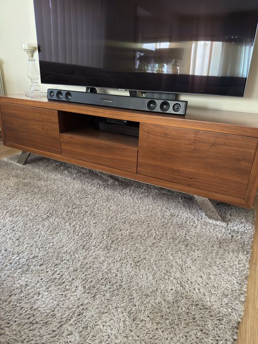 Movel Tv Nogueira  Lux Alfaiate de Interiores, pes em inox