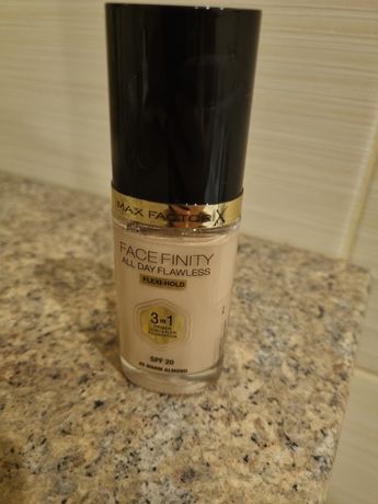 MAX FACTOR Facefinity All Day Flawless 3w1