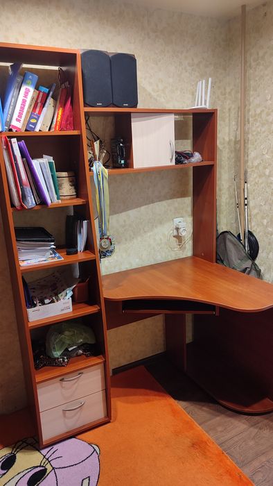 Продам кутовий комп'ютерний стіл