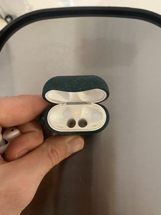Apple AirPods (uszkodzone) + PELA case