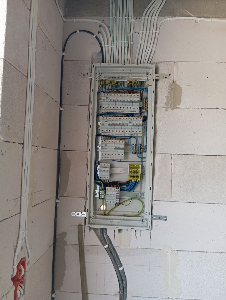 Usługi elektryczne instalacje elektryczne naprawa elektronarzędzi