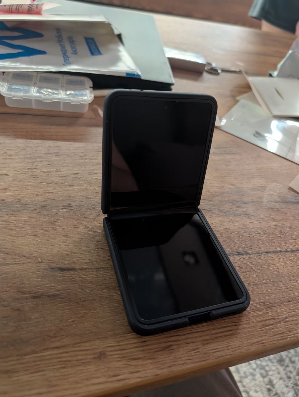 Samsung galaxy flip 7 , деффект на экране.