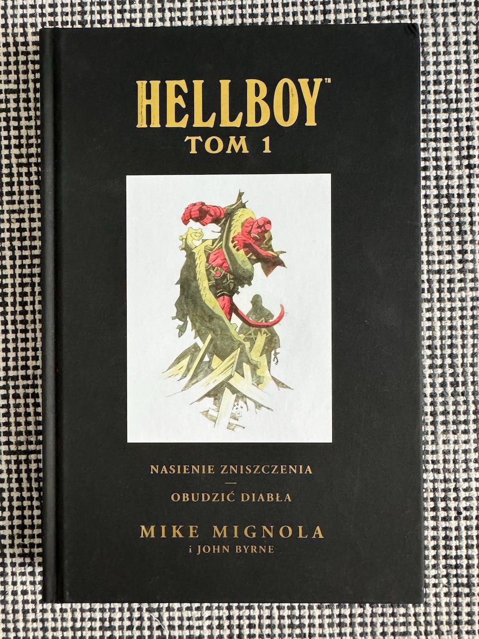 Hellboy - tom 1: Nasienie zniszczenia / Obudzić diabła