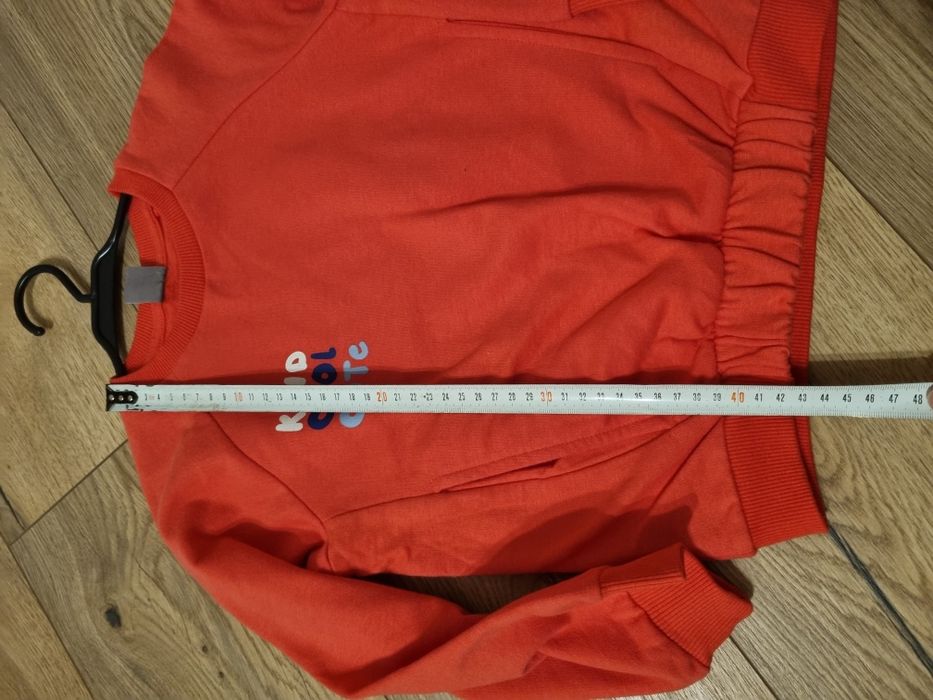 Czerwona bluza 116 przez głowę