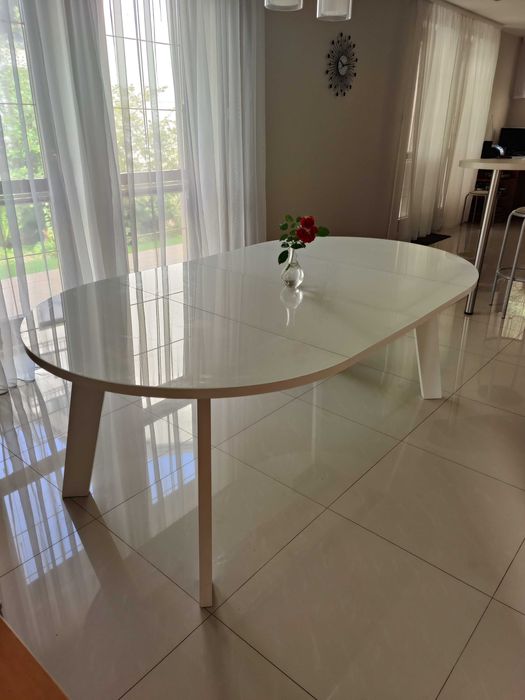 Stół rozkładany z szklanym blatem