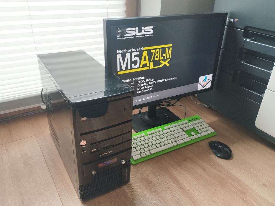 Komputer z monitorem 16gb ram, karta 2gb, dysk ssd 1,13gb, 8 rdzeni